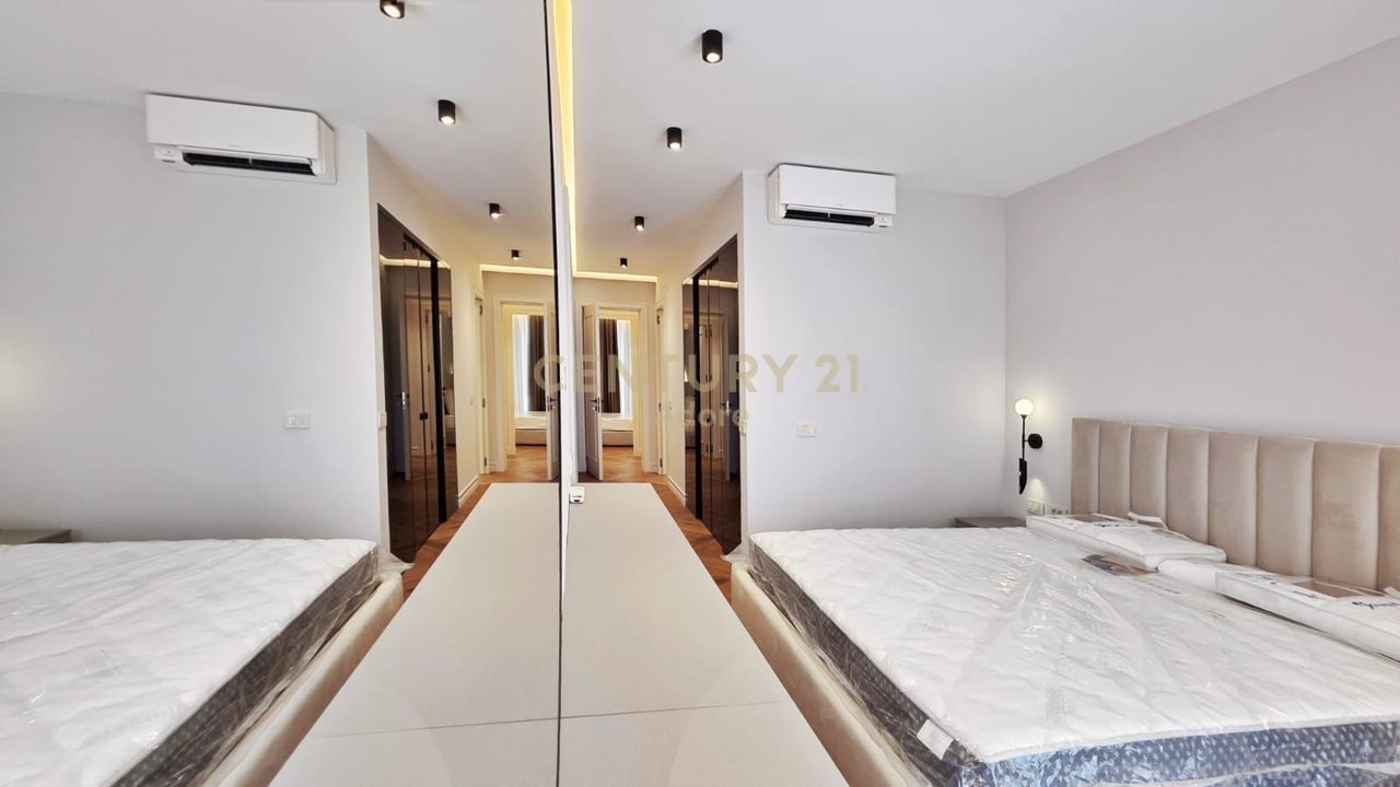 Apartament Luksoz 3+1+2 + Post Parkimi per Qira tek "Golden Residence"!