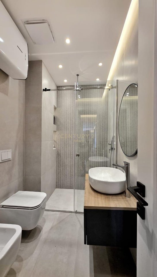 Apartament Luksoz 3+1+2 + Post Parkimi per Qira tek "Golden Residence"!