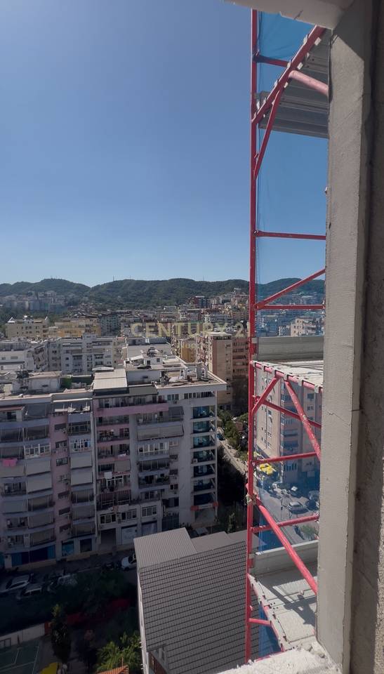 Apartament 2+1+2 Ne Shitje , "White Tower " Komuna e Parisit !