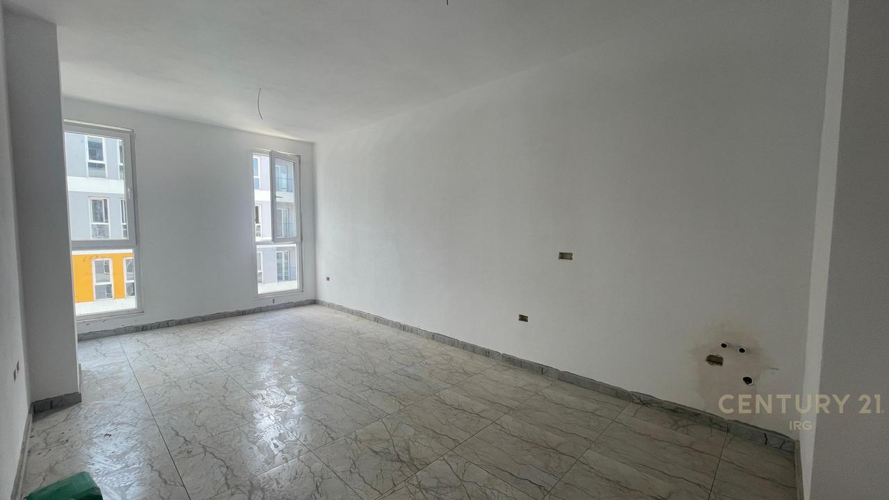 Shitet apartament 2+1 tek Univers City!