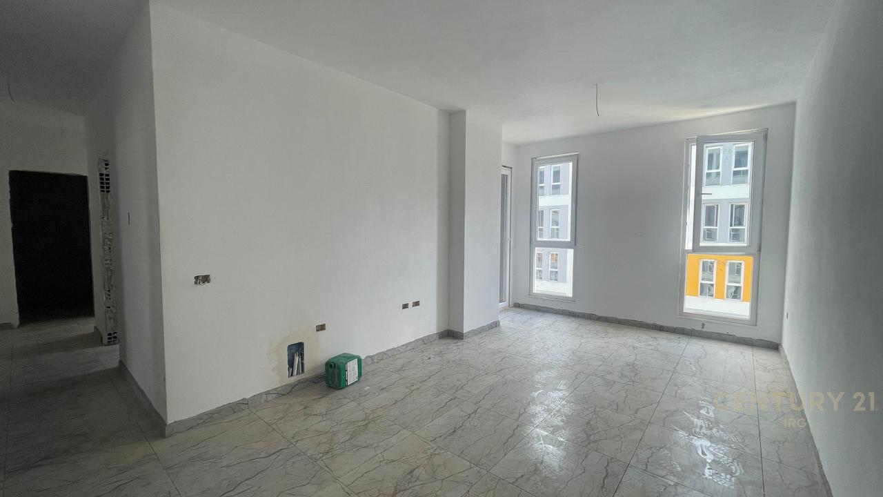 Shitet apartament 2+1 tek Univers City!