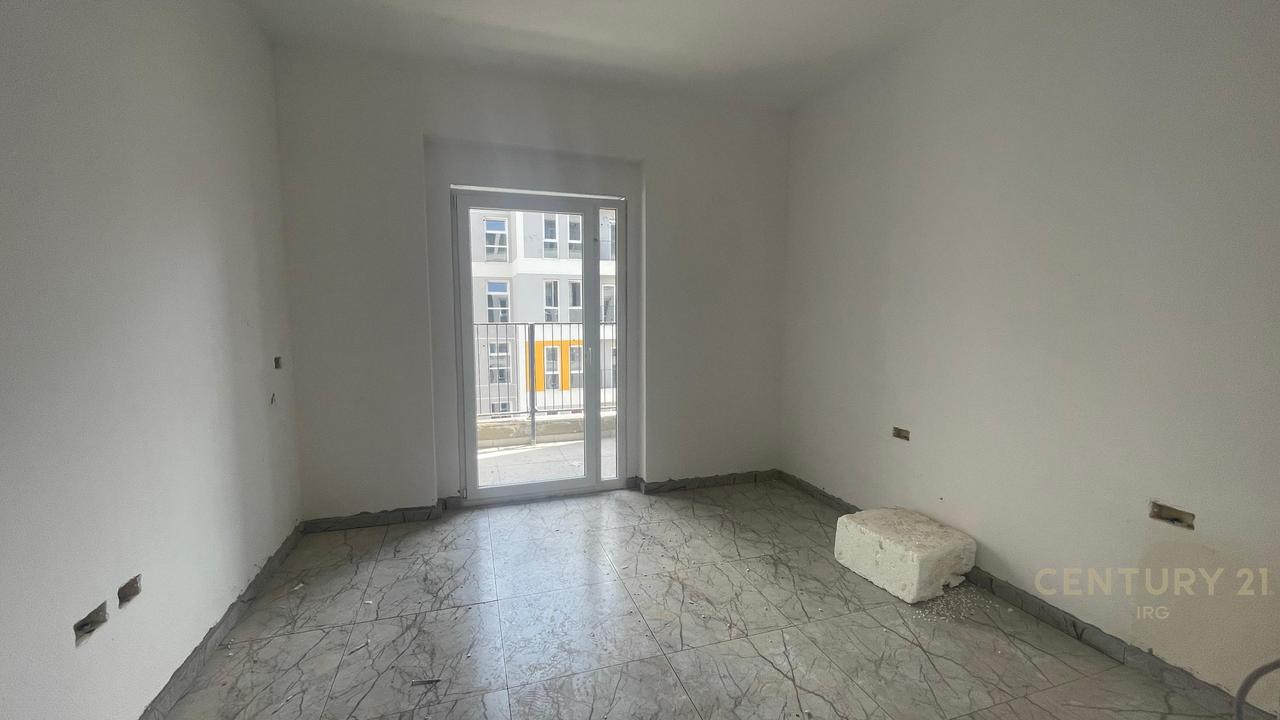 Shitet apartament 2+1 tek Univers City!