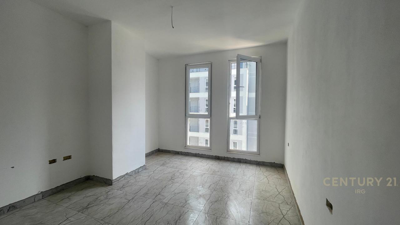 Shitet apartament 2+1 tek Univers City!