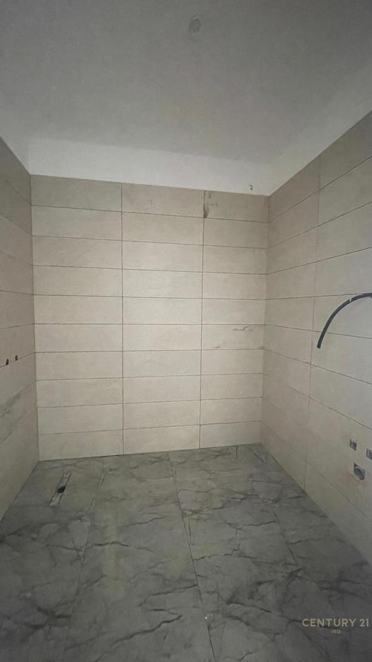 Shitet apartament 2+1 tek Univers City!