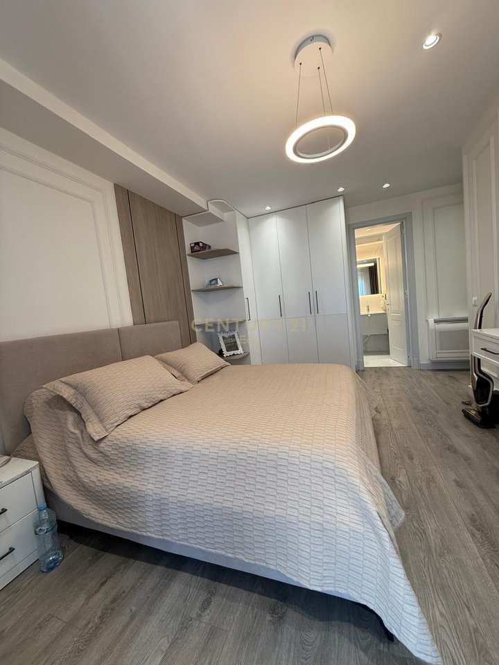 Shesim Super Apartment 2+1+2 Together with 2 garages Near the school 'Qemal Mici'