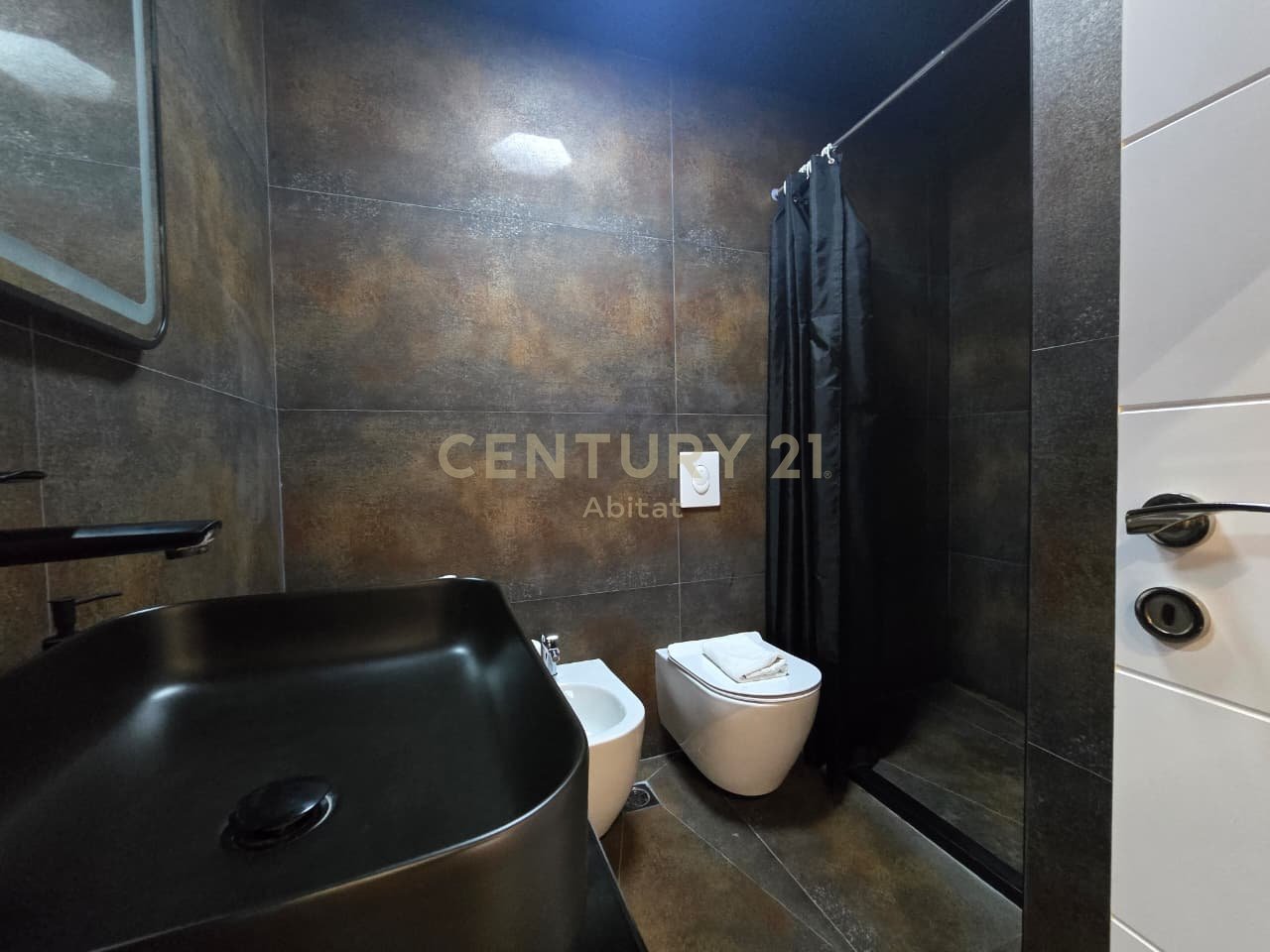 APPARTAMENTO DI LUSSO IN VENDITA VICINO ALLO STADIO DINAMO - Una delle zone più ambite di Tirana!