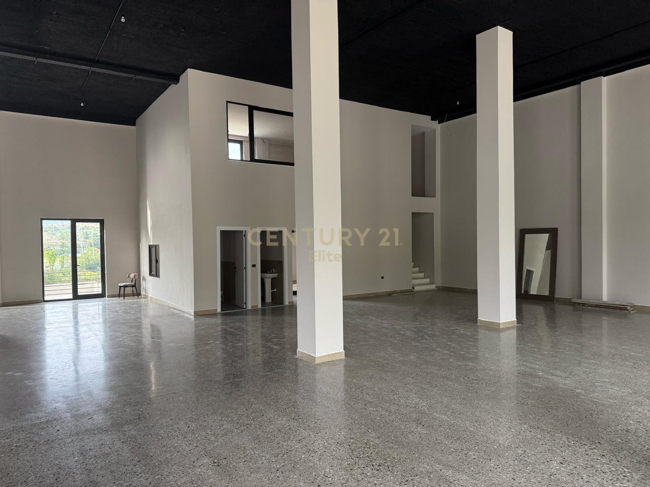 MULTIFUNCTIONAL FACILITY FOR RENT IN MULLET.