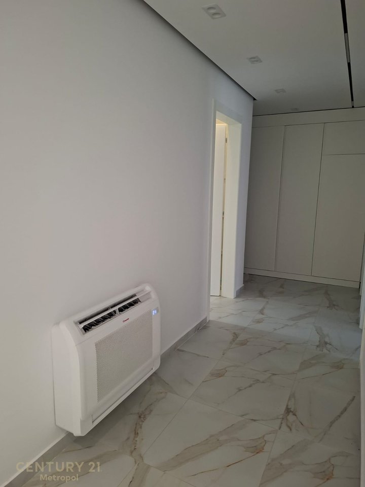 Appartamento 3+2+ garage in affitto ad Astir, Tirana -