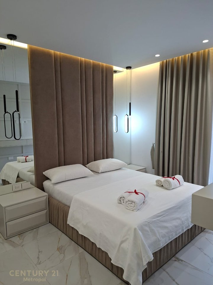 Appartamento 3+2+ garage in affitto ad Astir, Tirana -