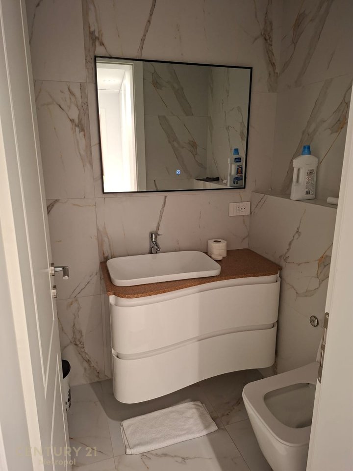 Appartamento 3+2+ garage in affitto ad Astir, Tirana -