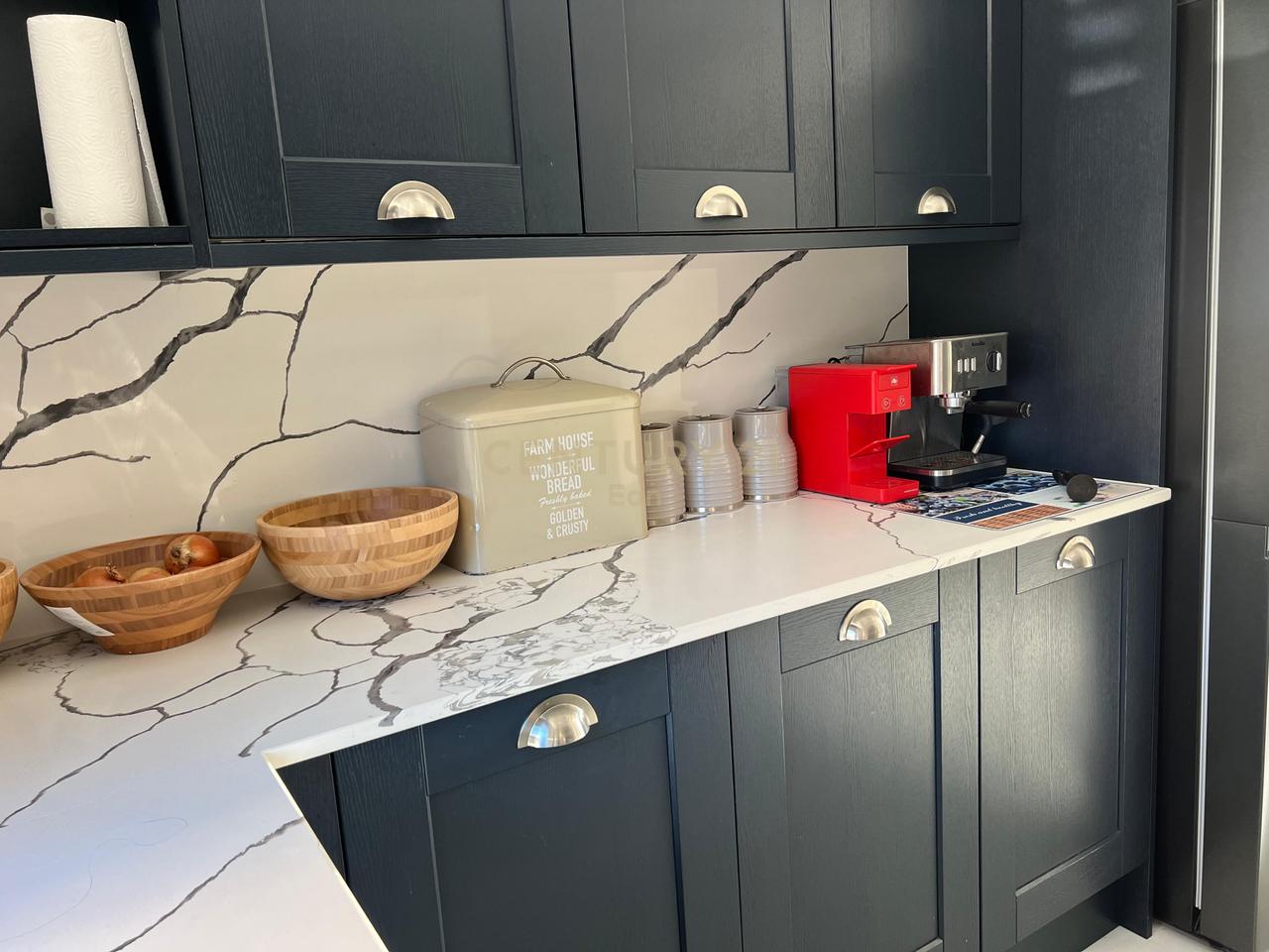 JEPET ME QIRA APARTAMENT 2+1 + GARAZHD ME PAMJE DETI, TEK VILA ZOGUT, DURRES !!!