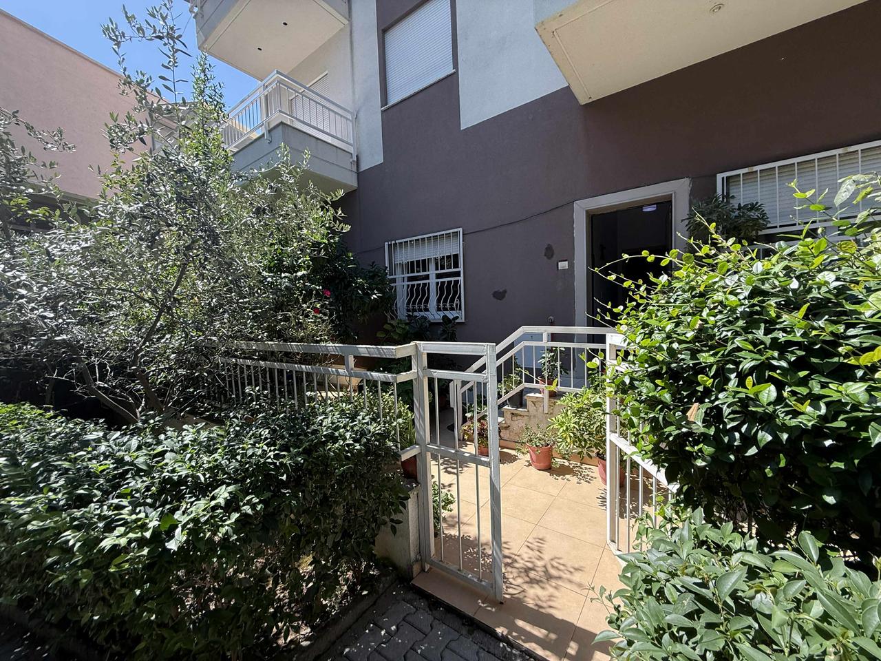 FRESKU, SELLING APARTMENT 2+1+2+ YARD