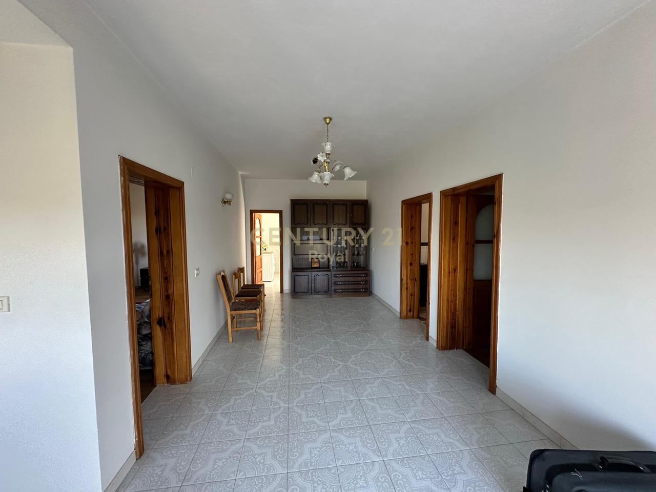 VILLA SU 3 PIANI IN VENDITA A KRUJE