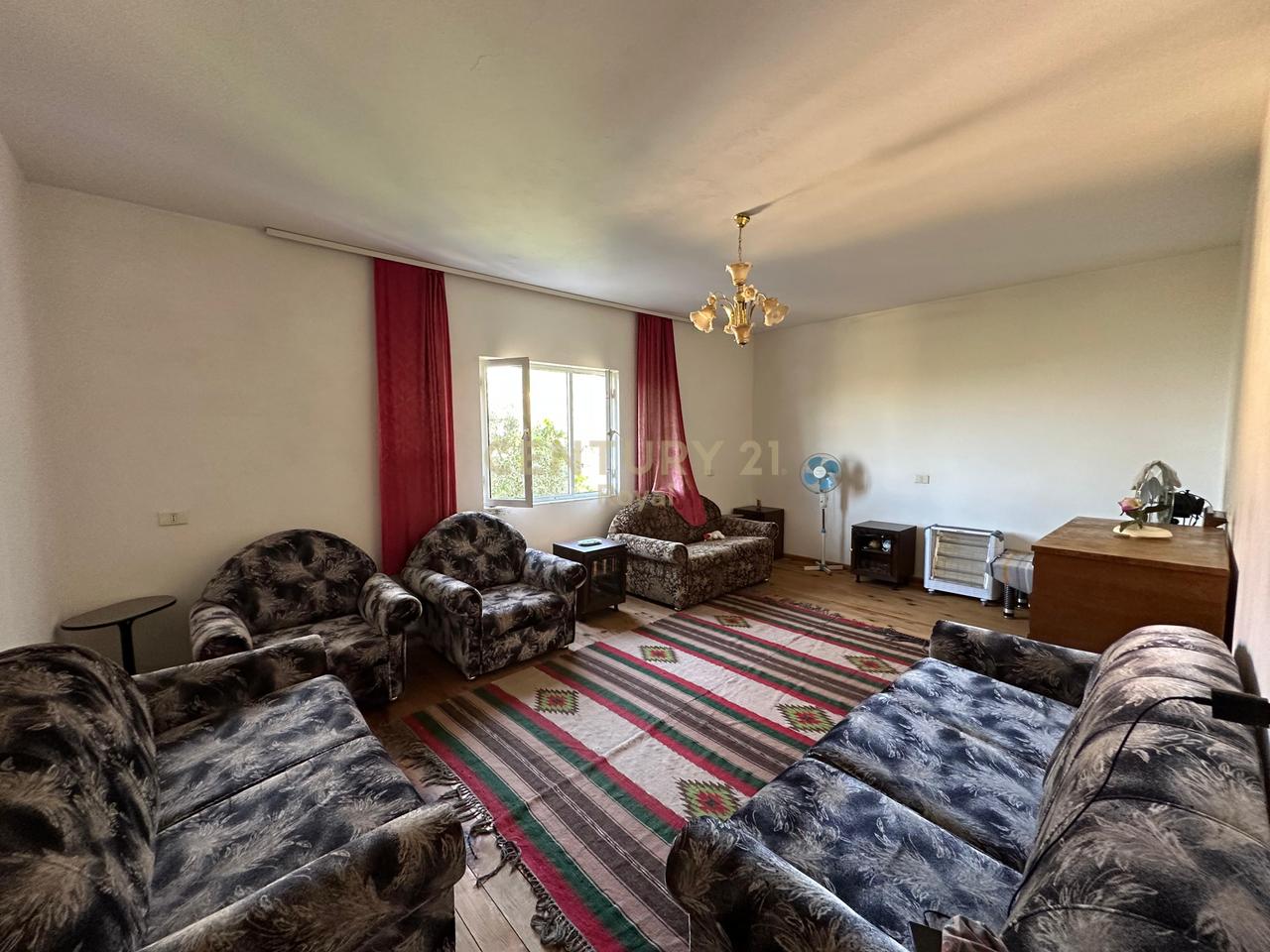 VILLA SU 3 PIANI IN VENDITA A KRUJE