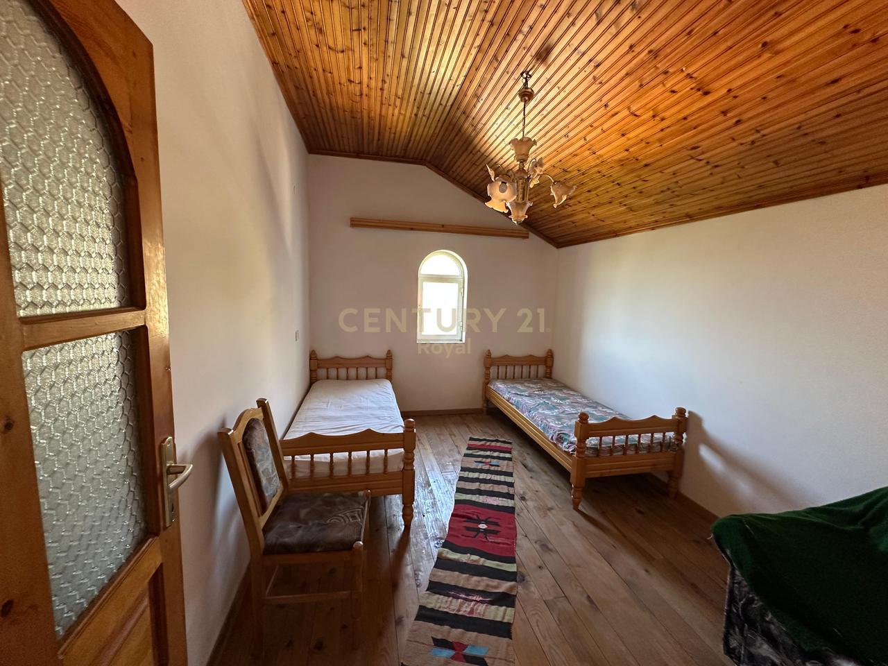 VILLA SU 3 PIANI IN VENDITA A KRUJE