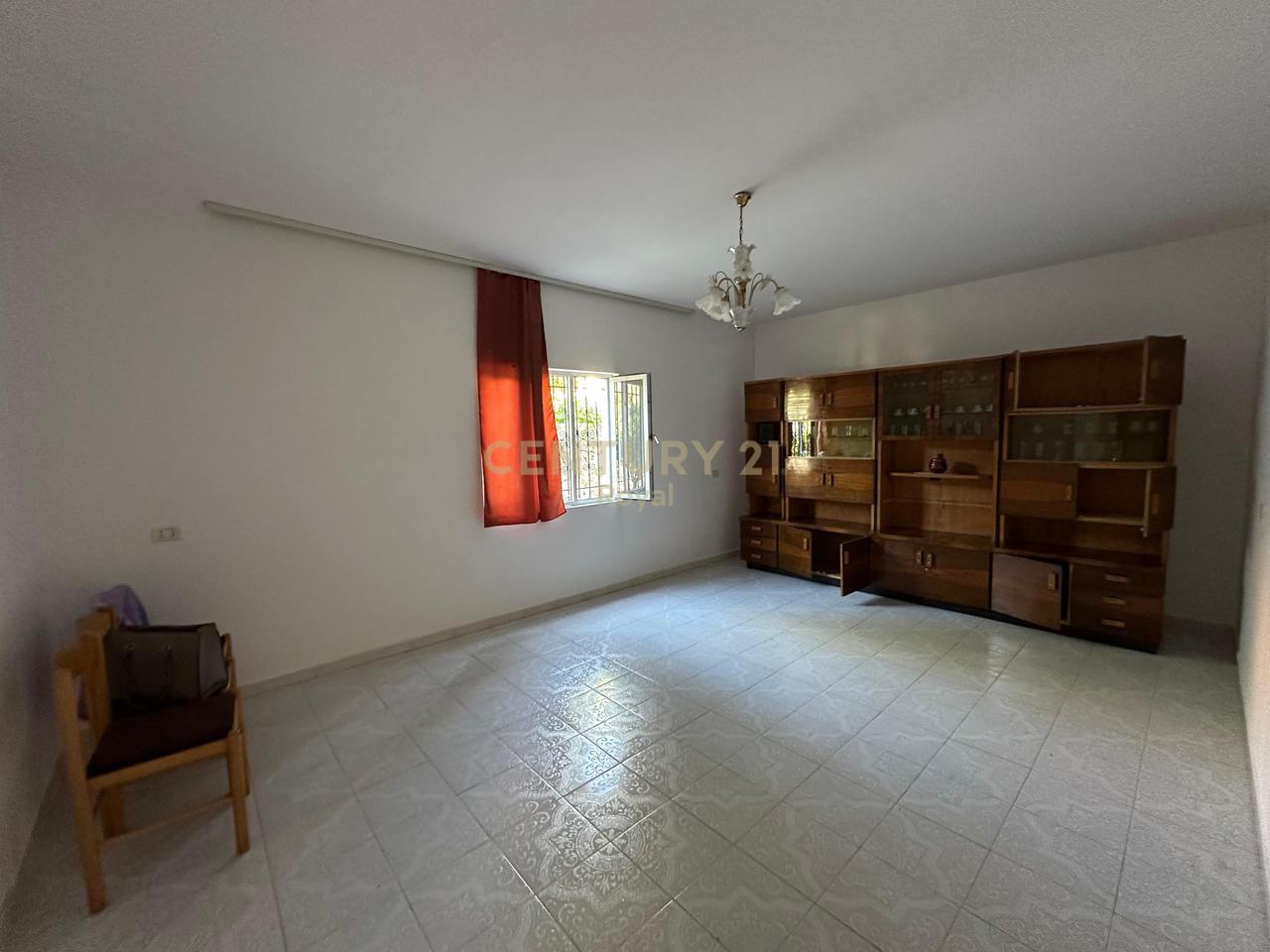 VILLA SU 3 PIANI IN VENDITA A KRUJE