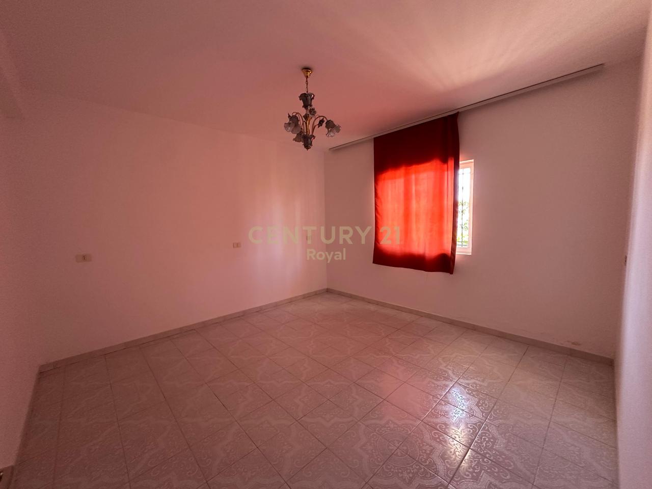 VILLA SU 3 PIANI IN VENDITA A KRUJE