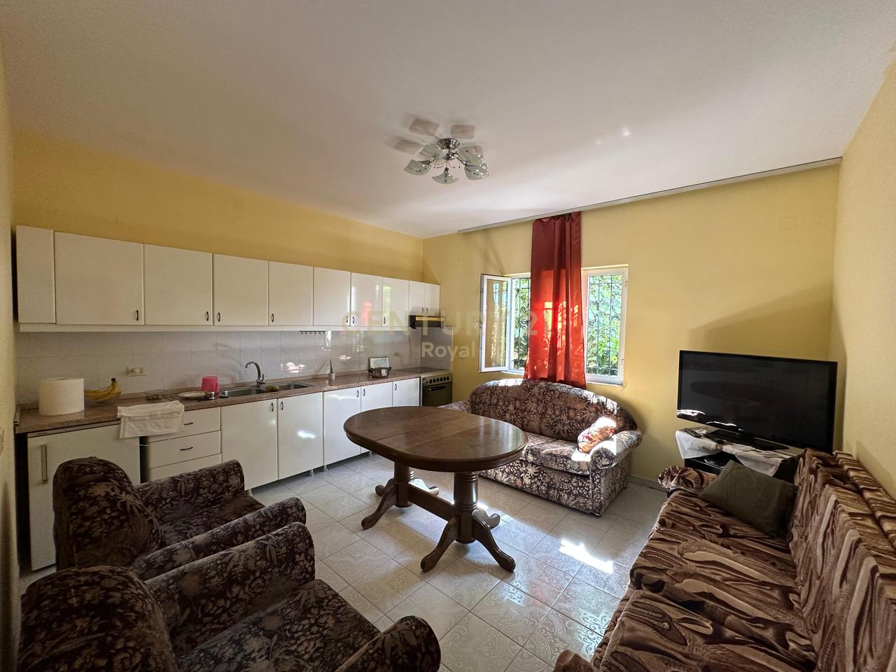 VILLA SU 3 PIANI IN VENDITA A KRUJE