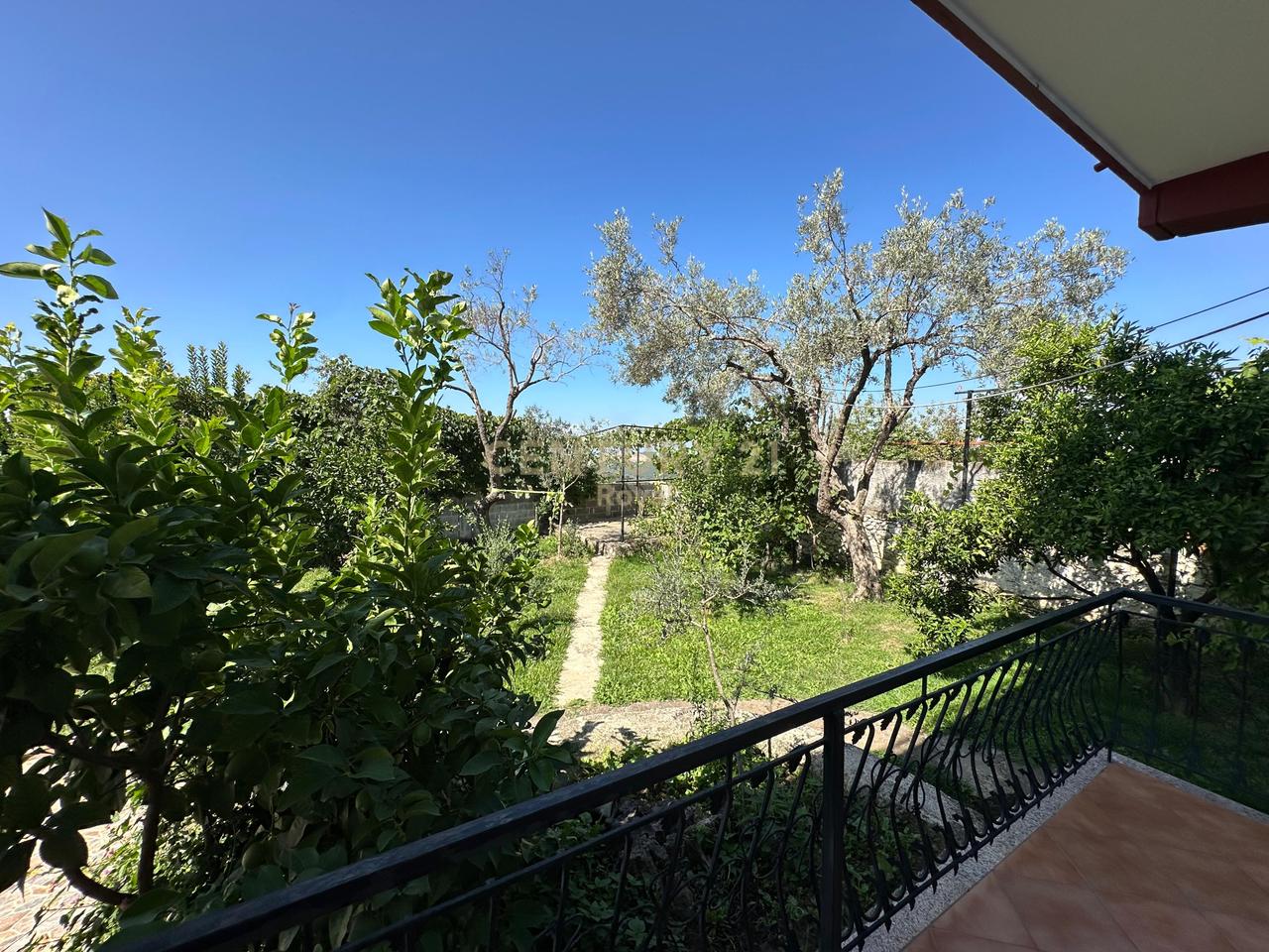 VILLA SU 3 PIANI IN VENDITA A KRUJE