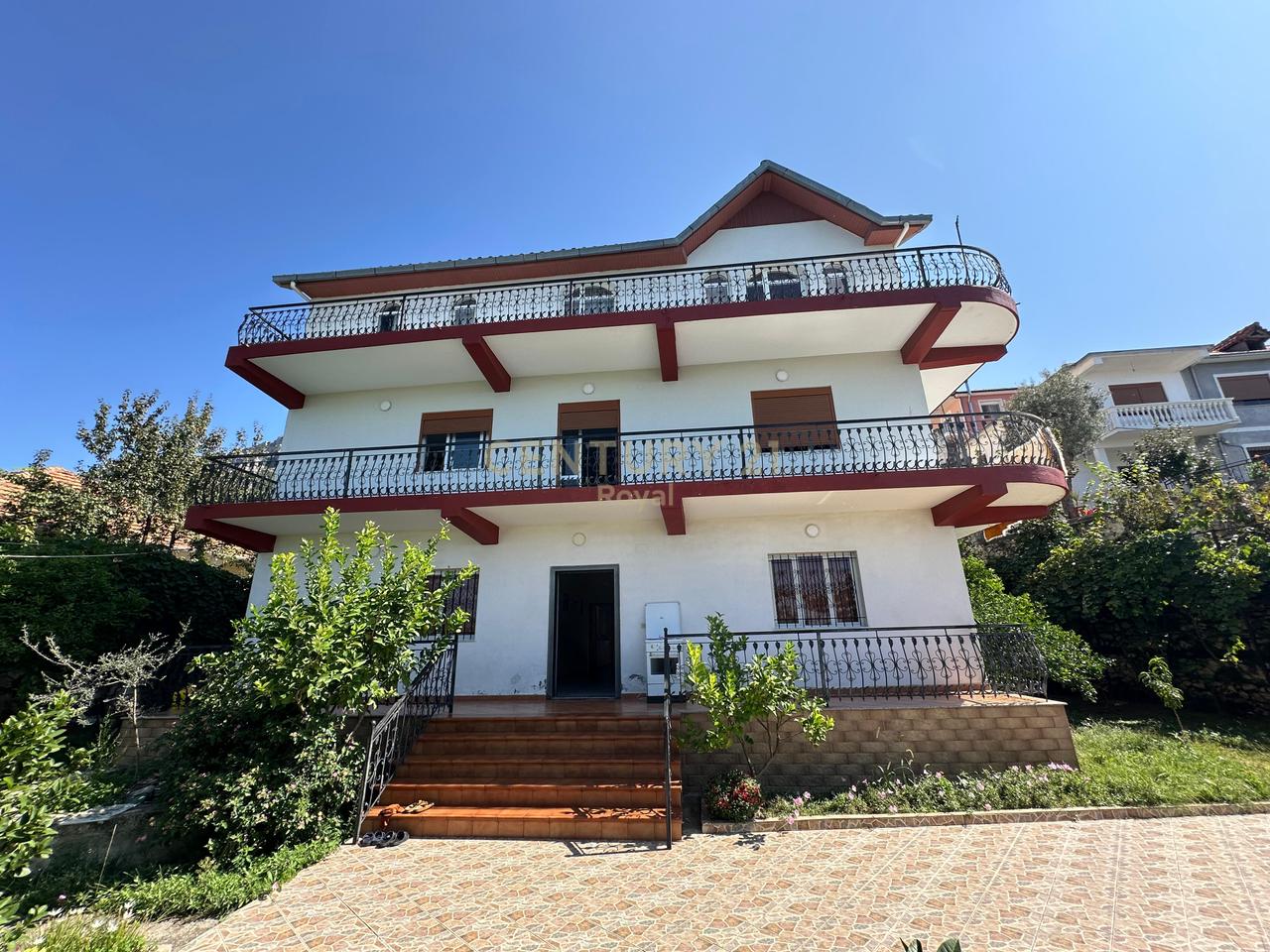 VILLA SU 3 PIANI IN VENDITA A KRUJE