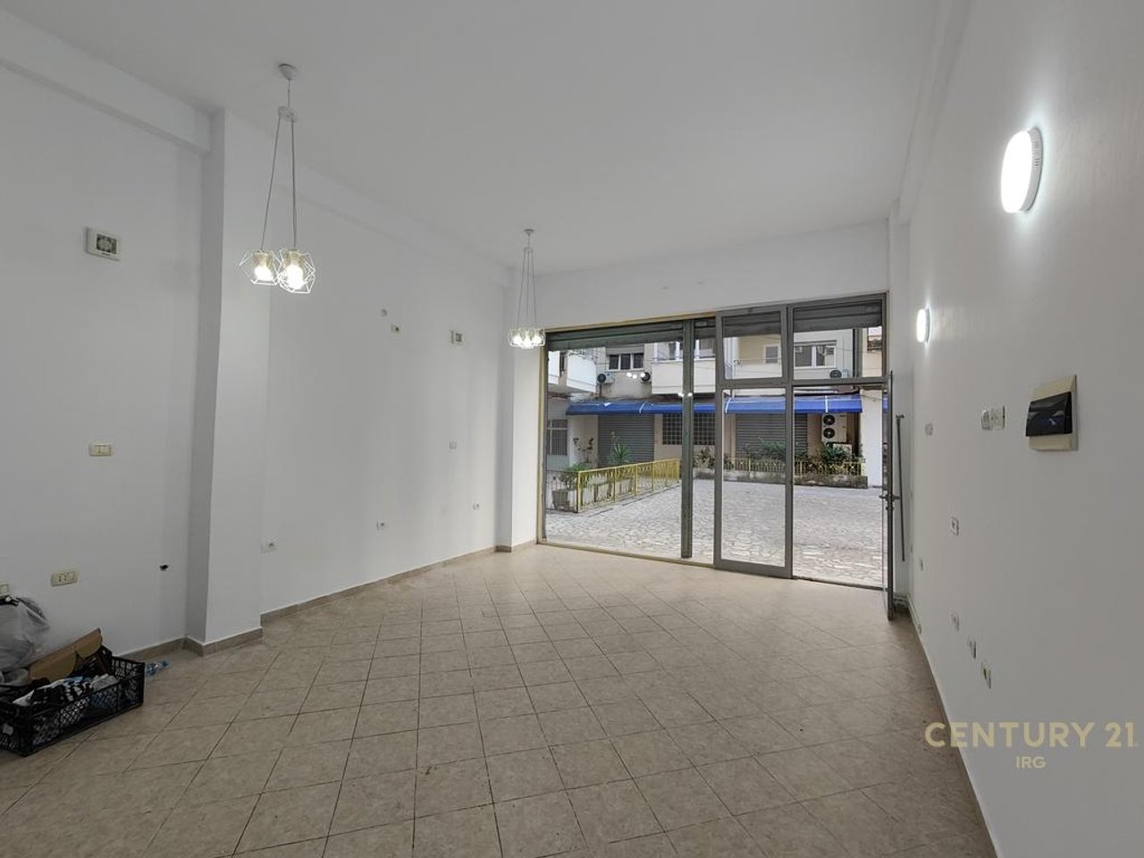 Zyre/Dyqan per Shitje tek Myslym Shyri!