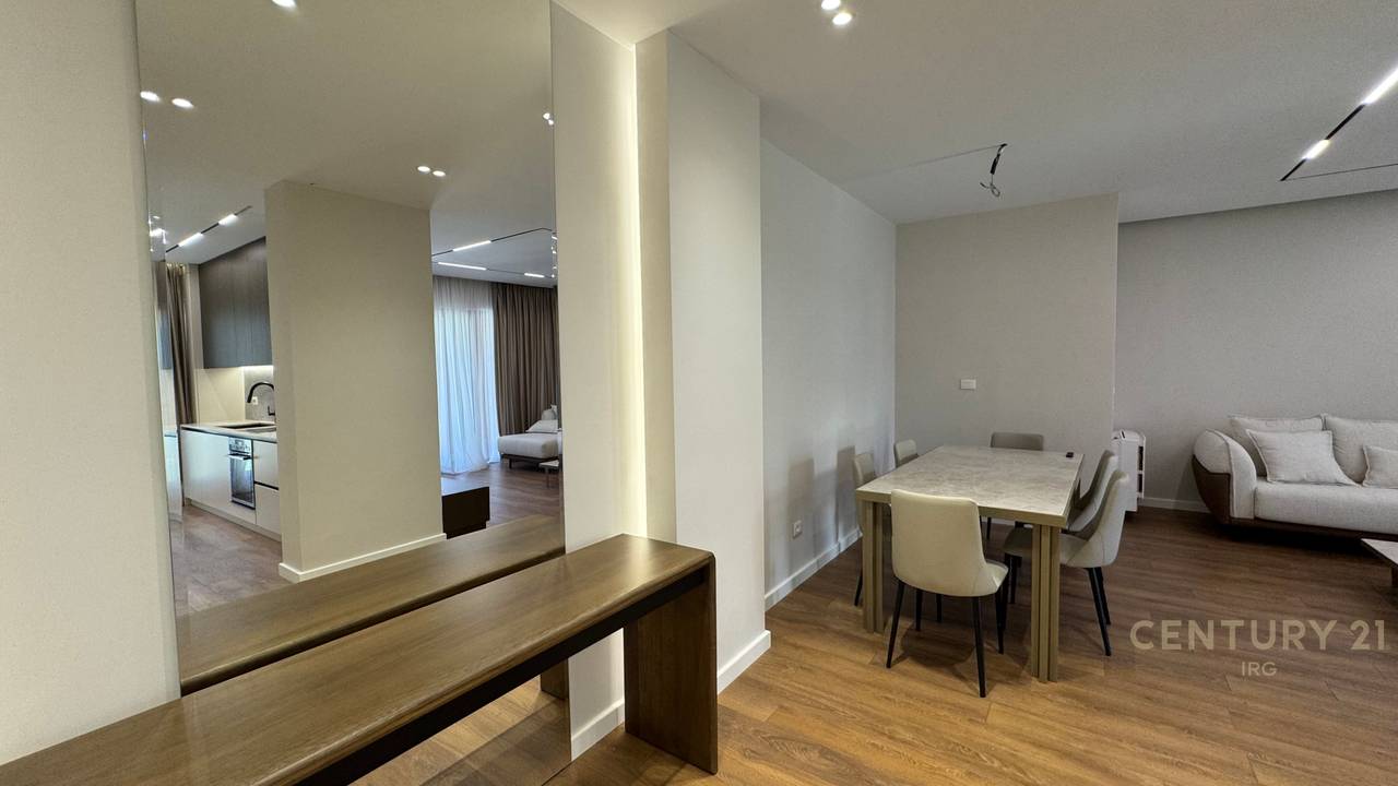 JEPET ME QIRA DUPLEKS LUKSOZ + POST PARKIMI TEK KODRA E DIELLIT  !