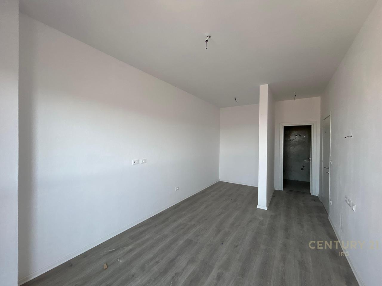 APPARTAMENTO 2+1+2 NELL'EDIFICIO TIRANA GARDEN