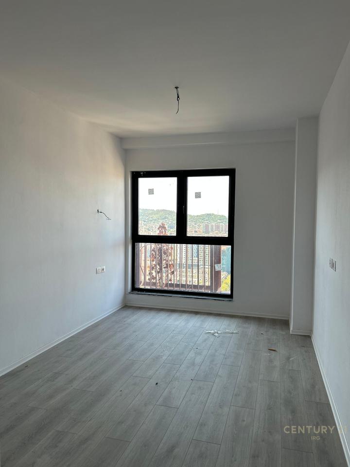 APPARTAMENTO 2+1+2 NELL'EDIFICIO TIRANA GARDEN