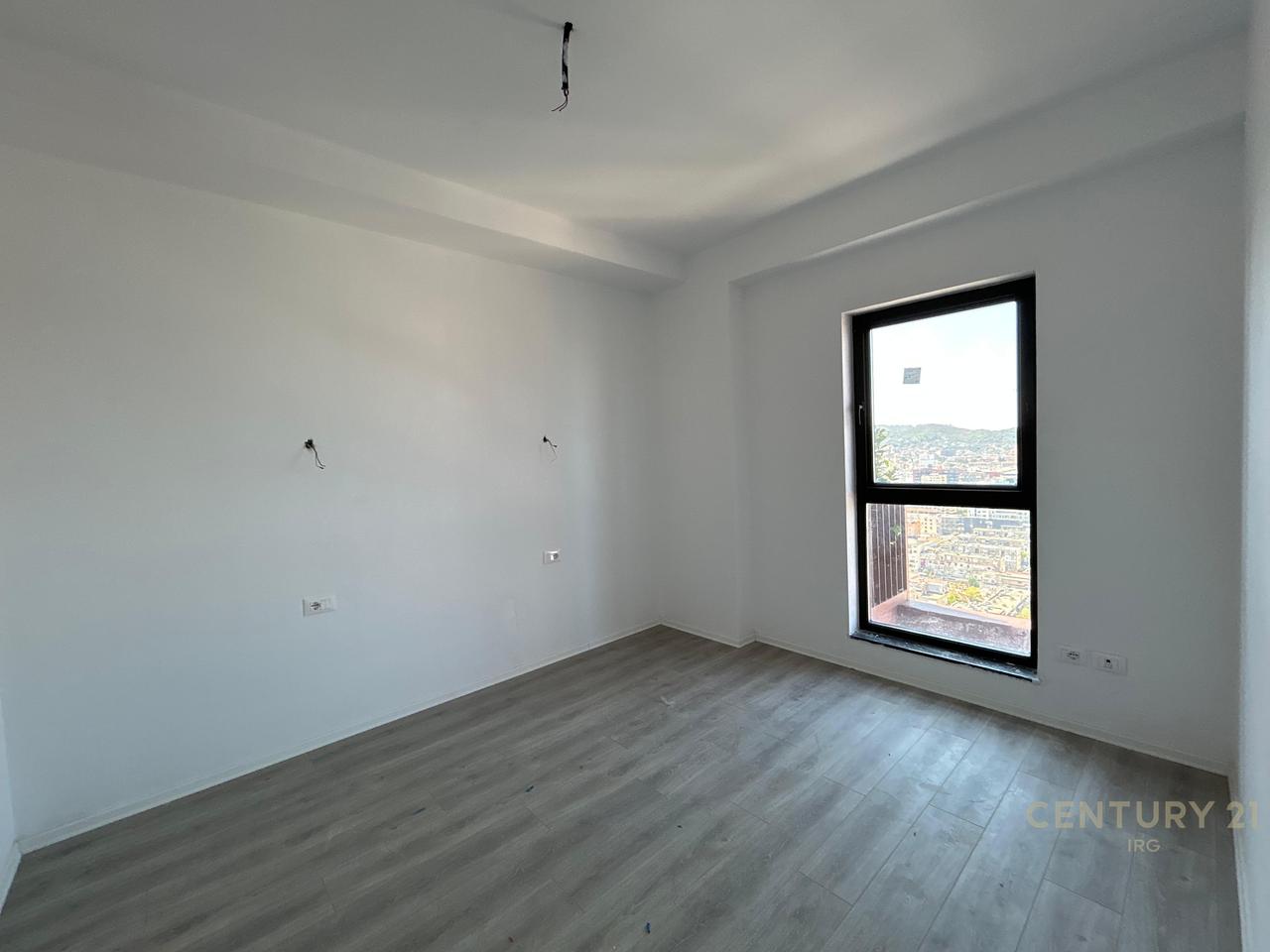 APPARTAMENTO 2+1+2 NELL'EDIFICIO TIRANA GARDEN