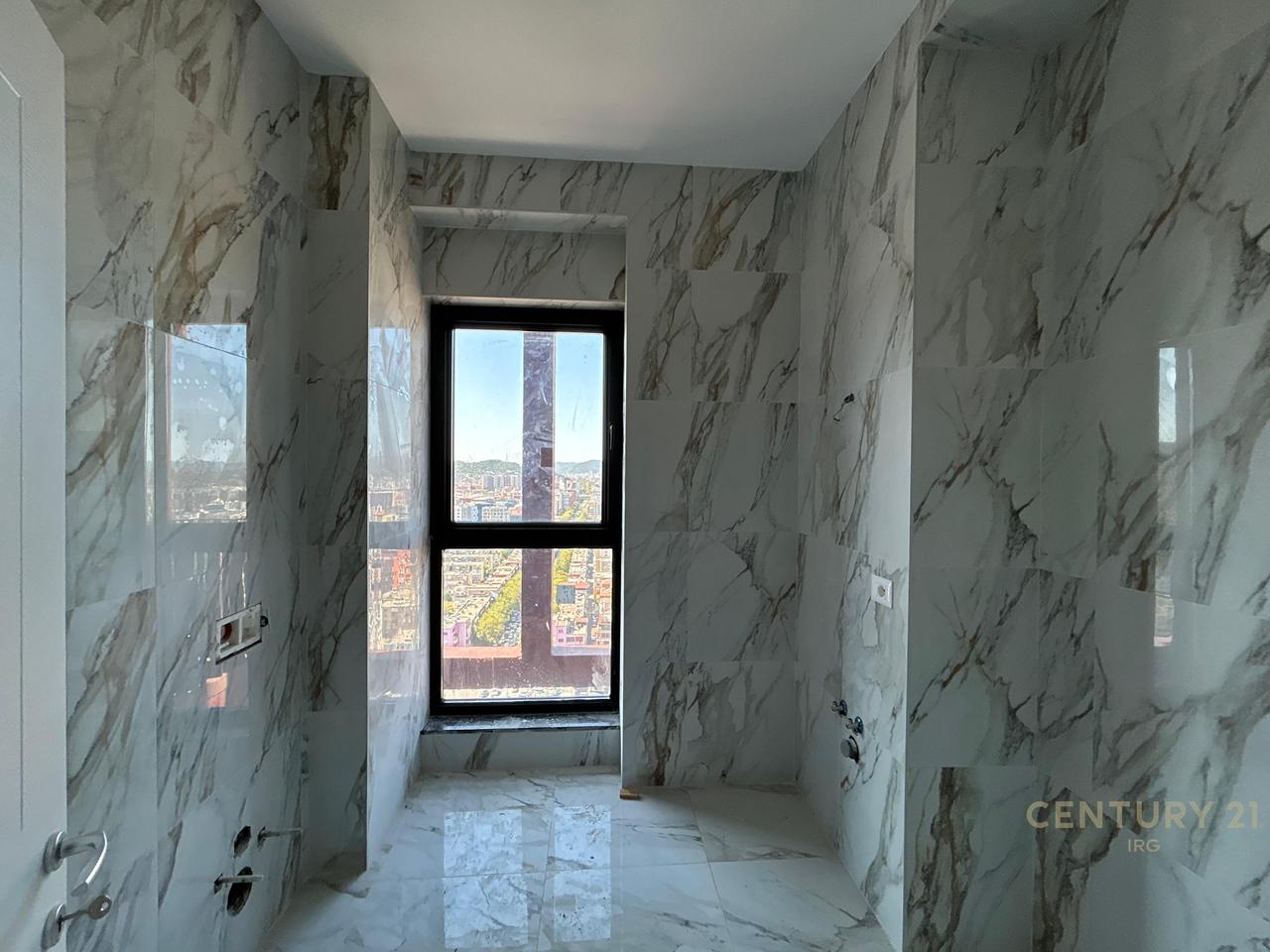 APPARTAMENTO 2+1+2 NELL'EDIFICIO TIRANA GARDEN