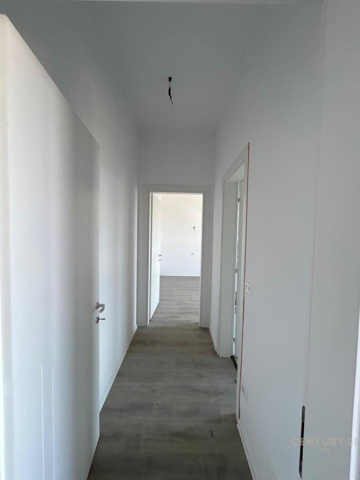 APPARTAMENTO 2+1+2 NELL'EDIFICIO TIRANA GARDEN