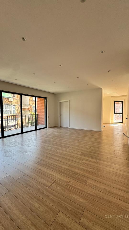 Spazio ufficio in affitto a Myslym Shyri!