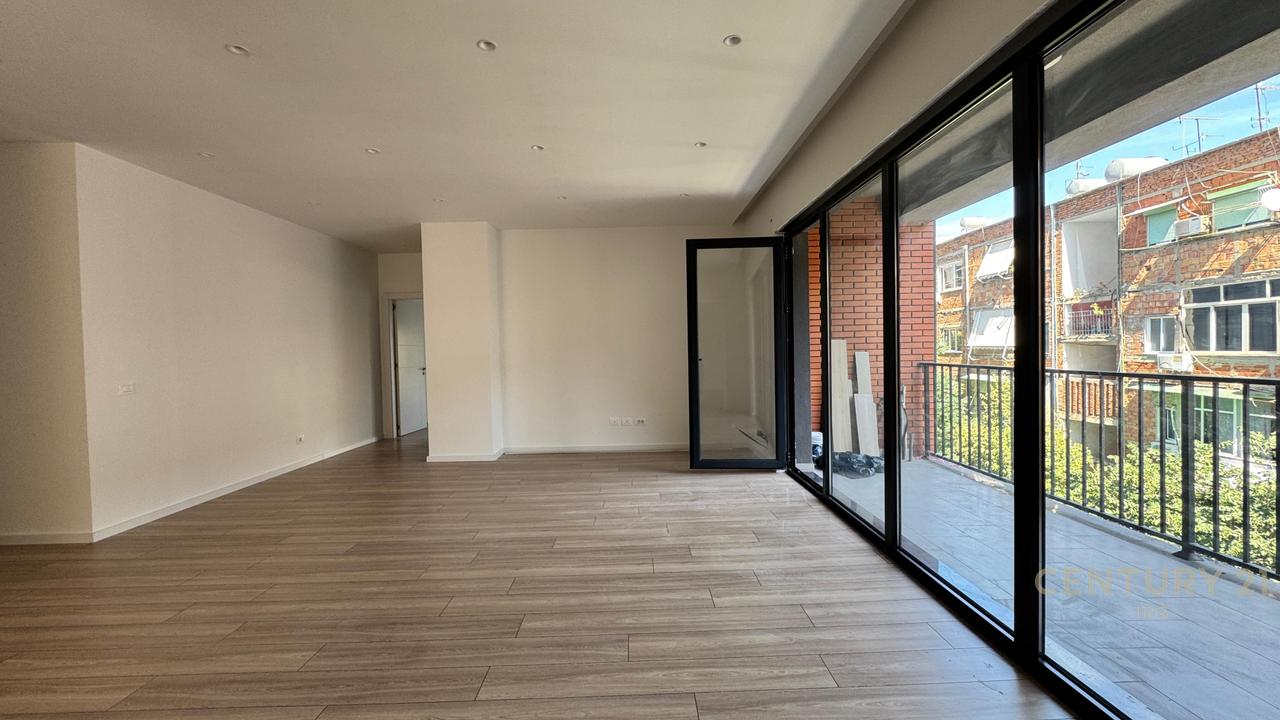 Spazio ufficio in affitto a Myslym Shyri!