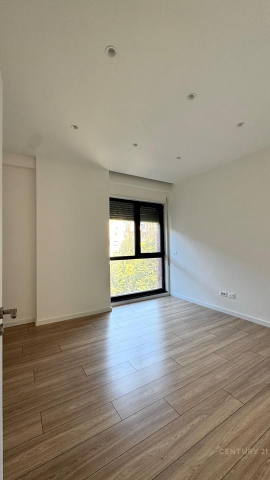 Spazio ufficio in affitto a Myslym Shyri!