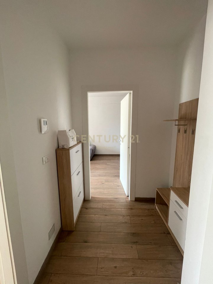 FOLEJA E GJELBER, APARTAMENT 1+1+1 P.PARKIMI PER QIRA