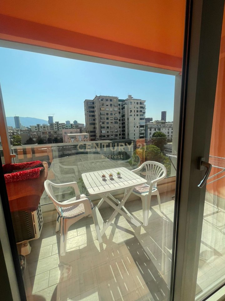 FOLEJA E GJELBER, APARTAMENT 1+1+1 P.PARKIMI PER QIRA