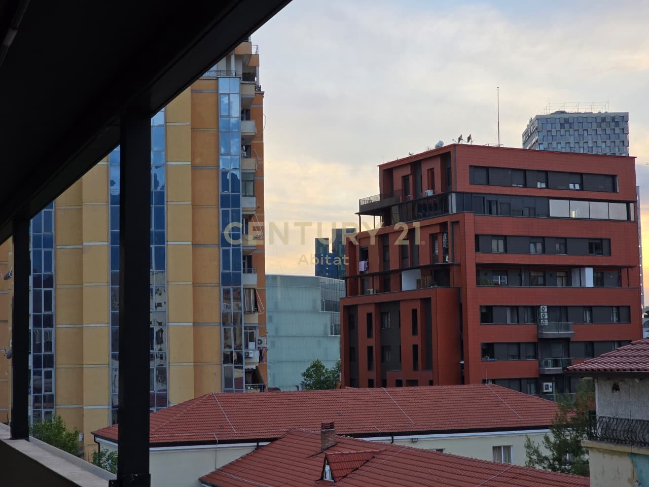 Premium 2+1 Apartment with Veranda for Rent in the Center of Tirana!