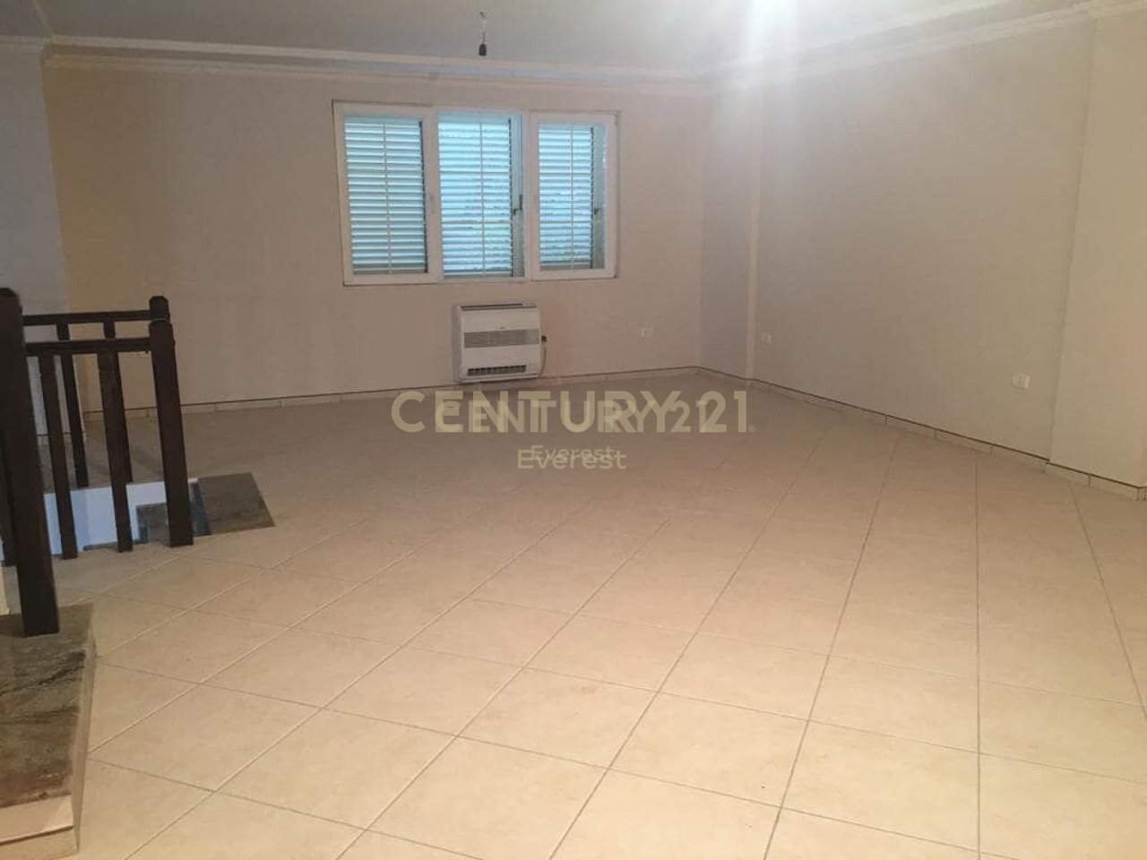 AKACIA HILLS, Shesim VILE 3-KATE ME PISHINE