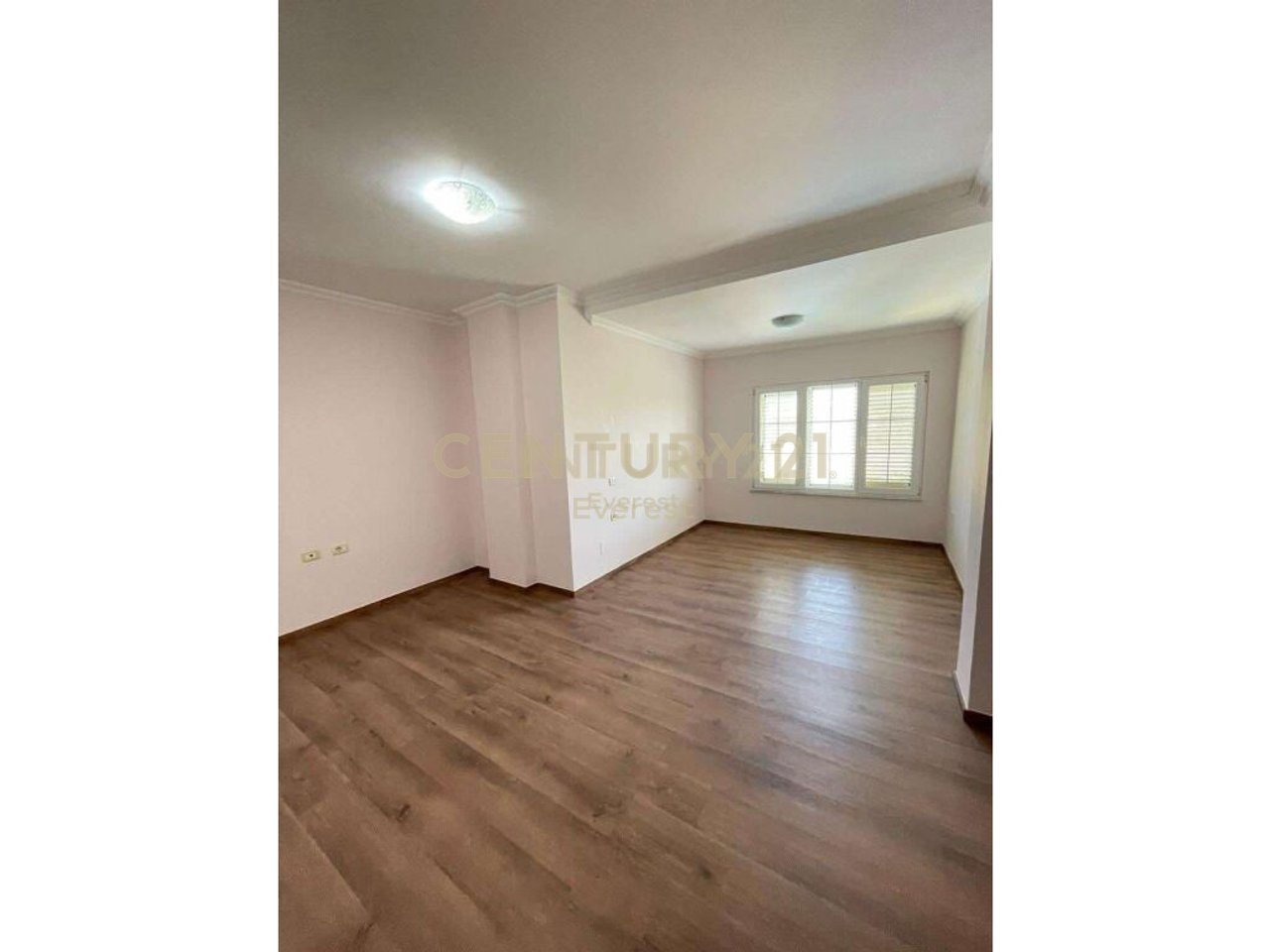 AKACIA HILLS, Shesim VILE 3-KATE ME PISHINE