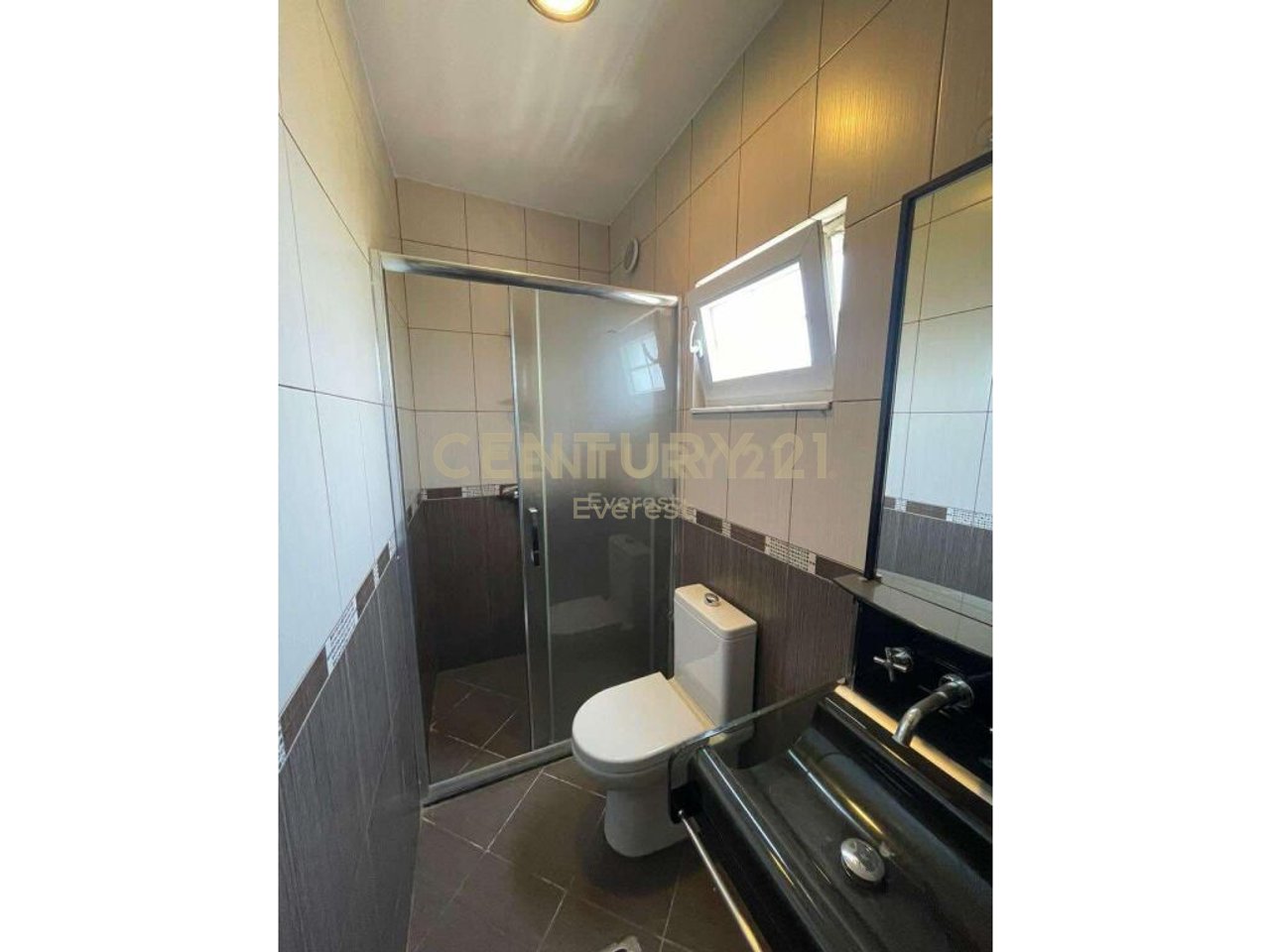 AKACIA HILLS, Shesim VILE 3-KATE ME PISHINE