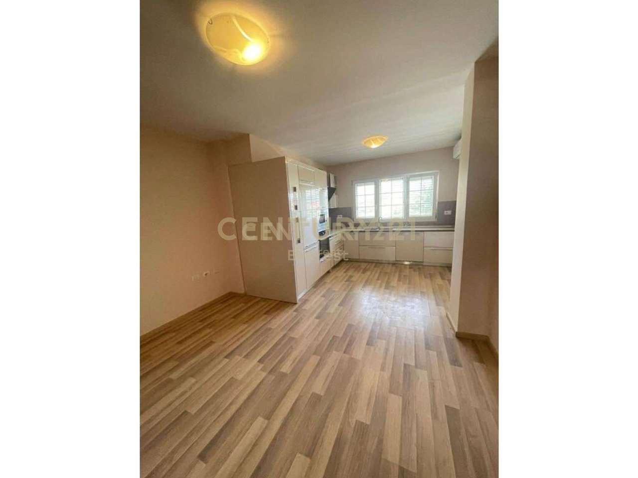 AKACIA HILLS, Shesim VILE 3-KATE ME PISHINE