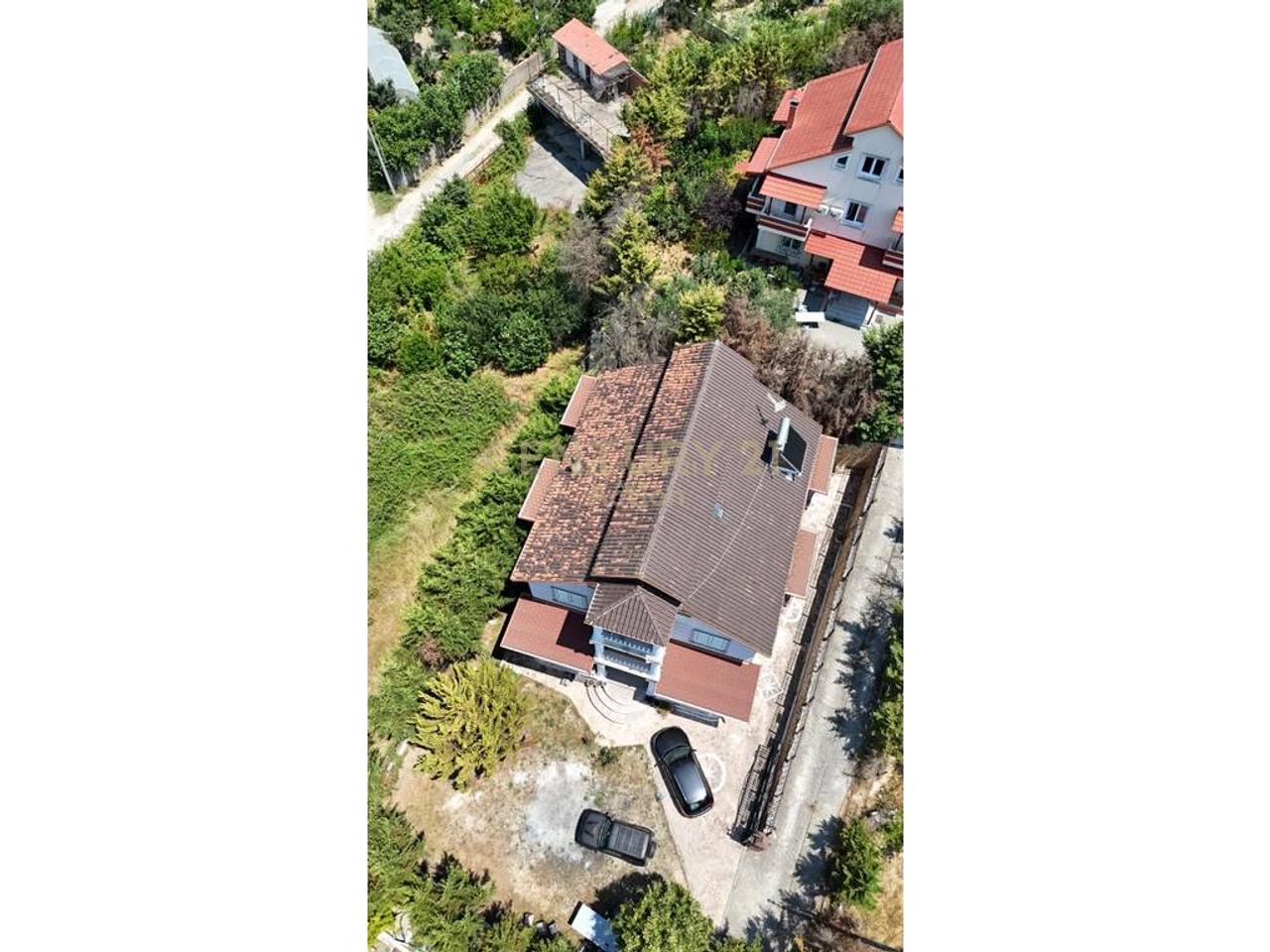 Shitet vile tre kateshe te Bujtina e Kuqe, Peze!