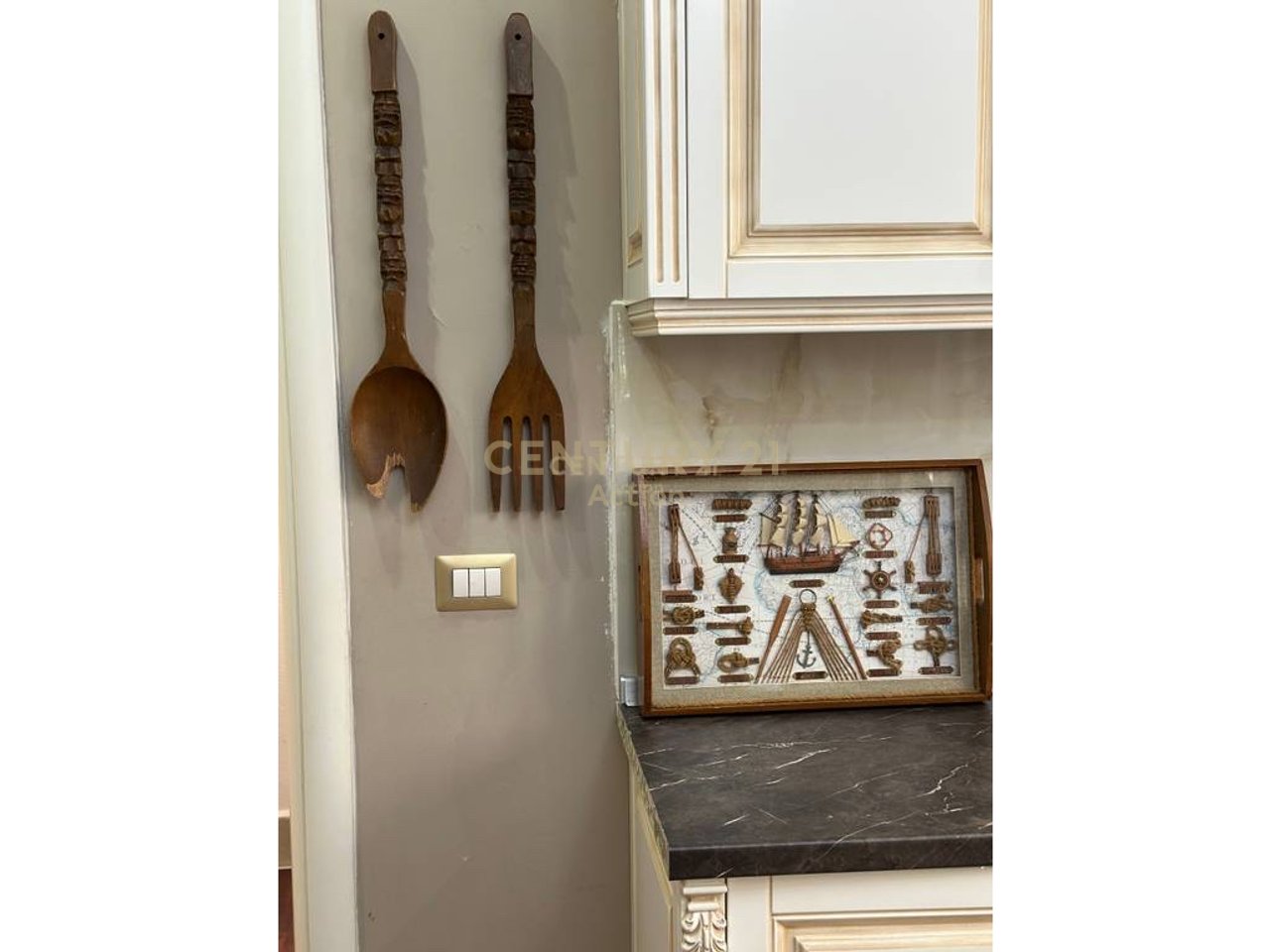 Shitet vile tre kateshe te Bujtina e Kuqe, Peze!