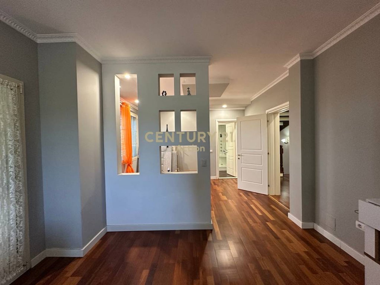 Shitet vile tre kateshe te Bujtina e Kuqe, Peze!