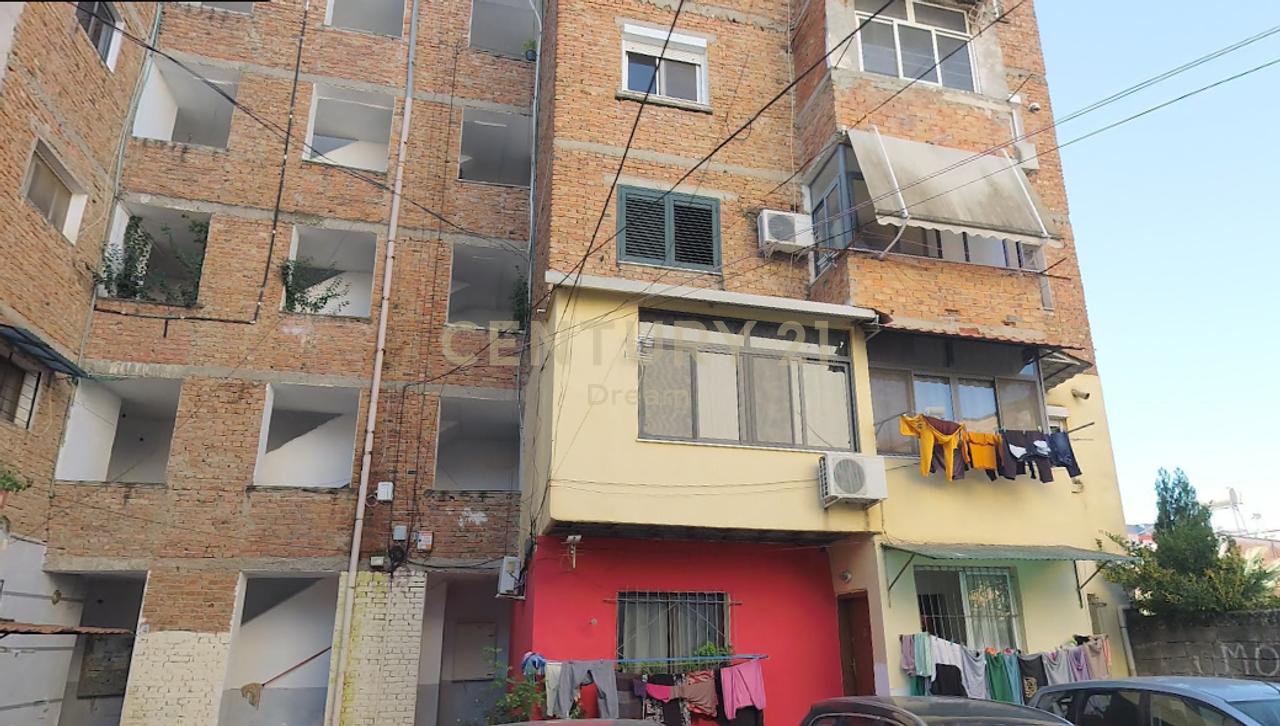 SHITET APARTAMENT 2+1 NE XHAMLLIK !