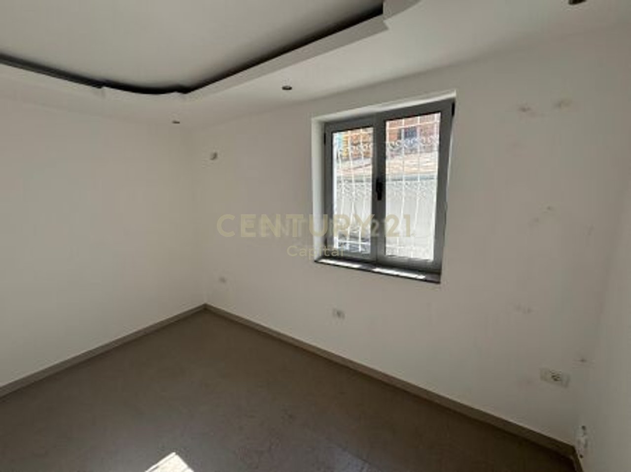 Spazio commerciale in affitto in via Mine Peza, Tirana