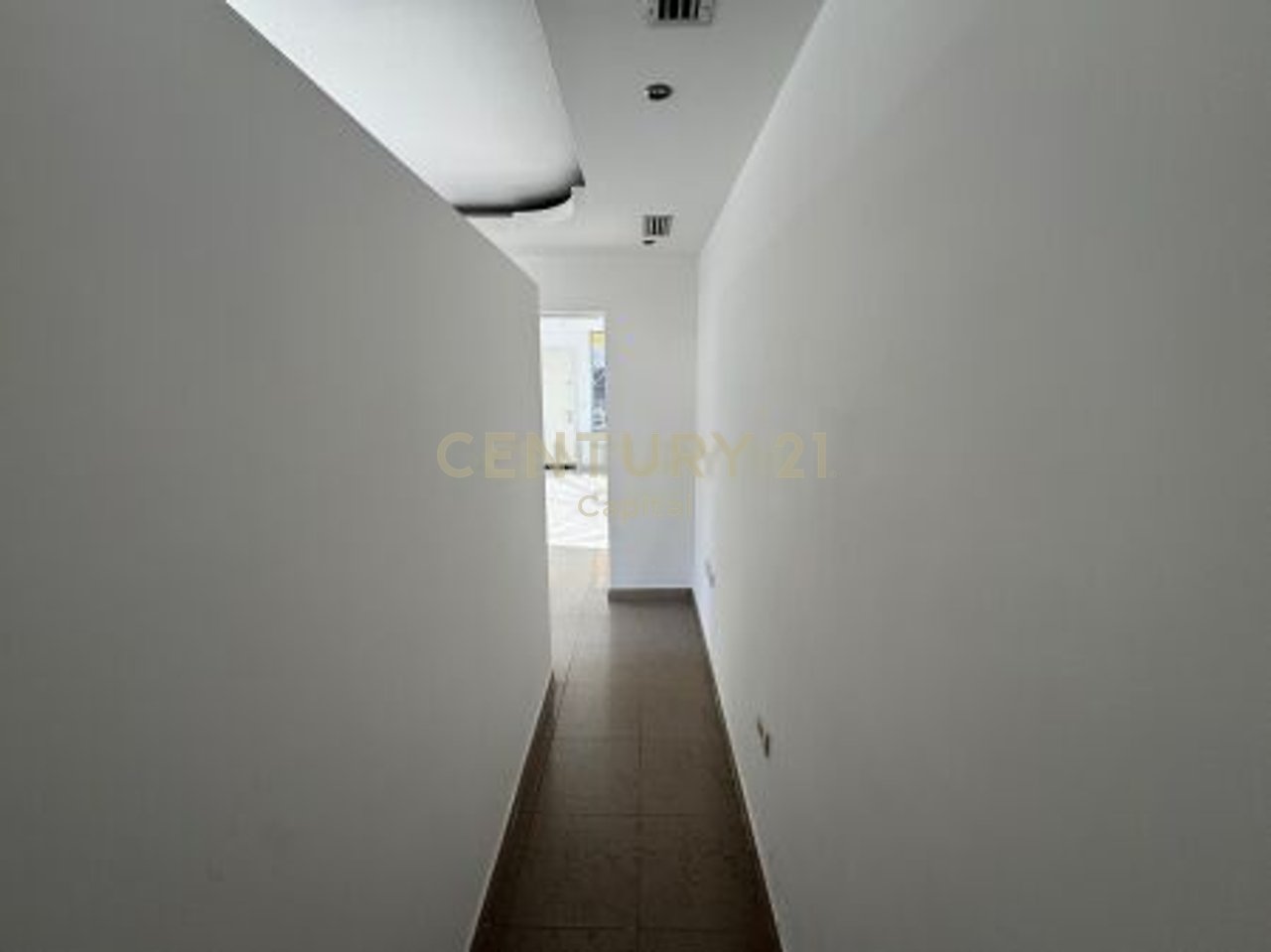 Spazio commerciale in affitto in via Mine Peza, Tirana