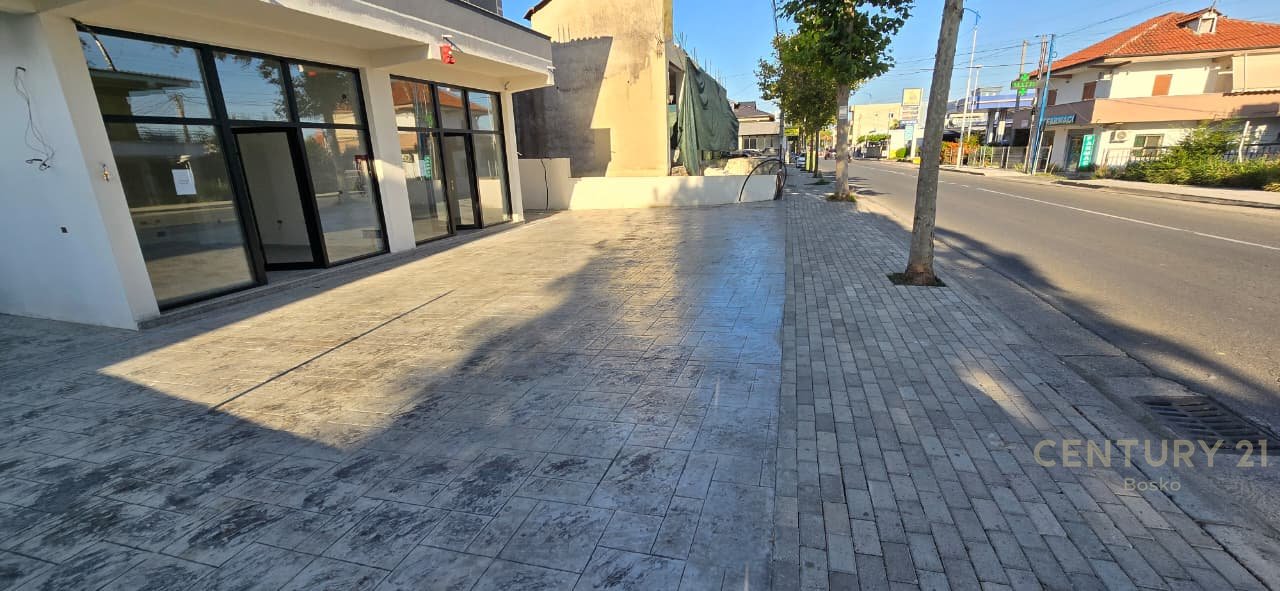 BUSINESS PREMISES FOR RENT ON MAIN ROAD (THE BIG RING)