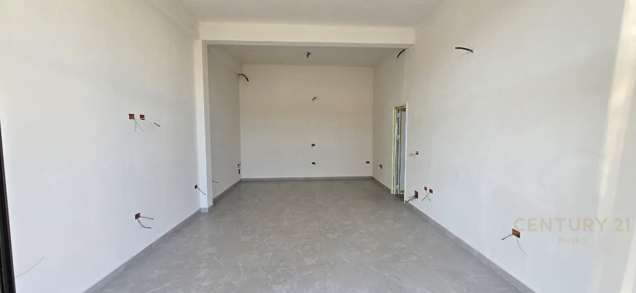 BUSINESS PREMISES FOR RENT ON MAIN ROAD (THE BIG RING)