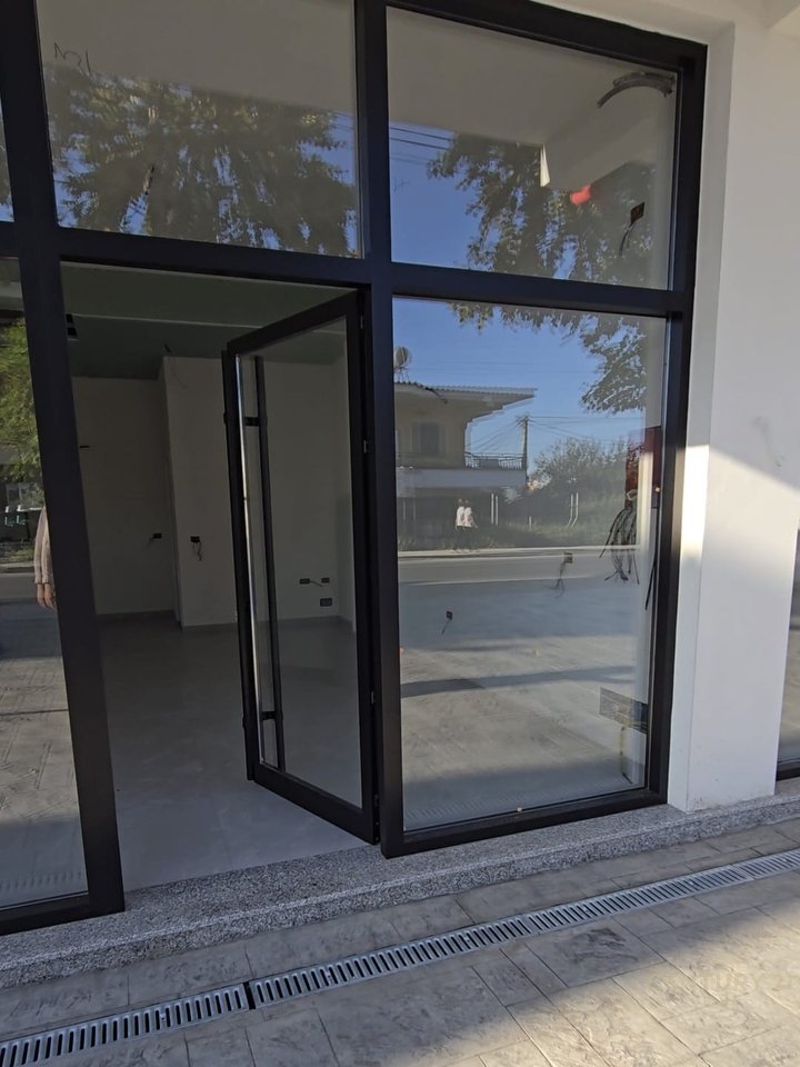BUSINESS PREMISES FOR RENT ON MAIN ROAD (BIG RING)